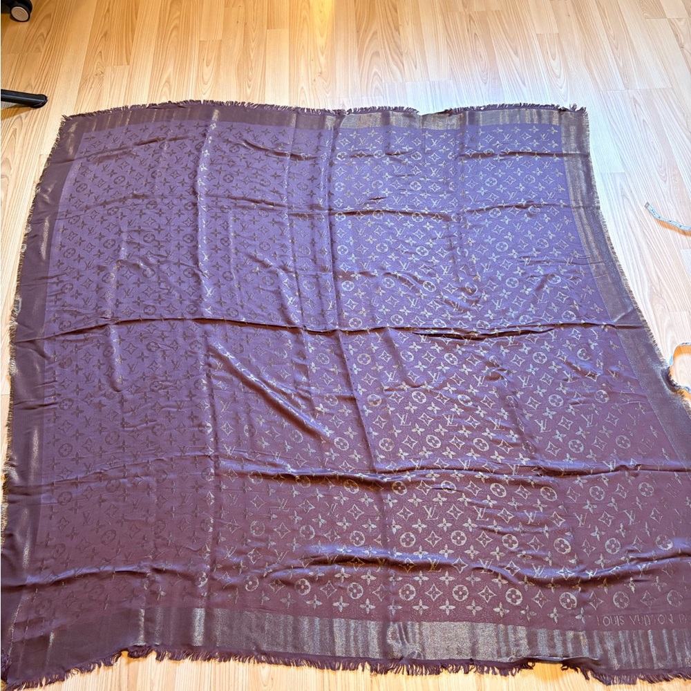 Louis Vuitton silk/wool scarf. Like new. 56x56 inches. - Picture 9 of 9